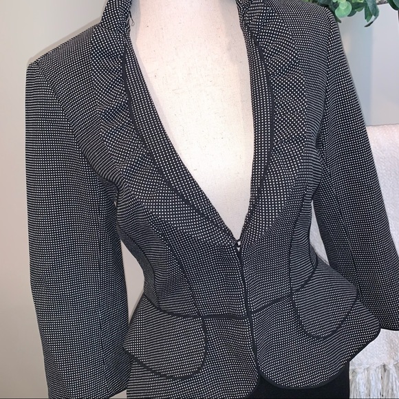 π»ββοΈ WHBM Peplum Blazer - Picture 4 of 13